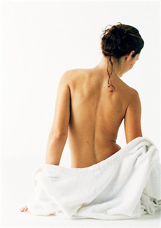 simsearch:632-03403362,k - Nude woman sitting on floor with robe partially removed, rear view Foto de stock - Sin royalties Premium, Código: 632-01149941