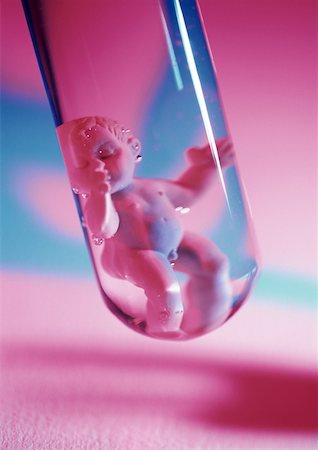 Plastic baby doll in test tube, close-up Foto de stock - Sin royalties Premium, Código: 632-01140477