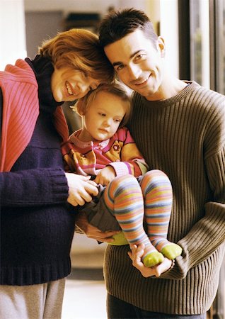 simsearch:695-03384752,k - Couple holding child, smiling, portrait Foto de stock - Royalty Free Premium, Número: 632-01141195