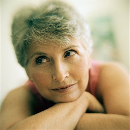 simsearch:695-05777385,k - Portrait of mature woman arms crossed under chin, close-up Stock Photo - Premium Royalty-Free, Code: 632-01143535