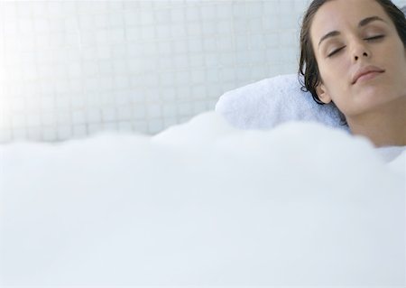 simsearch:696-03400445,k - Woman in bubble bath Stock Photo - Premium Royalty-Free, Code: 632-01154897