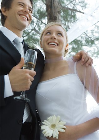 simsearch:632-01156001,k - Bride and groom, low angle view Foto de stock - Sin royalties Premium, Código: 632-01156025