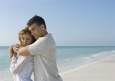 simsearch:632-03779625,k - Couple embracing on beach Stock Photo - Premium Royalty-Free, Code: 632-01156237