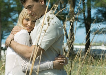 simsearch:632-03779625,k - Couple embracing in tall grass Stock Photo - Premium Royalty-Free, Code: 632-01156278