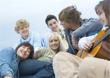 Group of young people hanging out, one playing guitar Stock Photo - Premium Royalty-Free, Code: 632-01156592