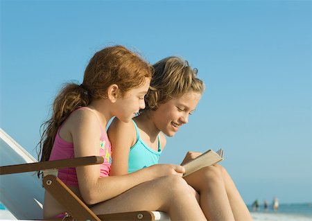 Two girls reading on beach Stock Photo - Premium Royalty-Free, Code: 632-01156993