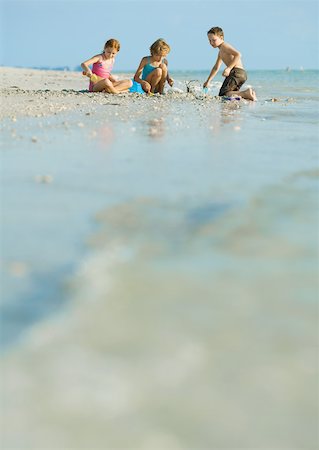 simsearch:632-01156987,k - Children playing in sand, on beach Stock Photo - Premium Royalty-Free, Code: 632-01157017