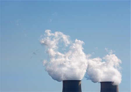 smoke chimney - Nuclear power plant, Nogent-sur-Seine, France Foto de stock - Sin royalties Premium, Código: 632-01157435