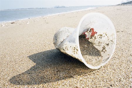 plastic pollution - Plastic cup on beach Stock Photo - Premium Royalty-Free, Code: 632-01157874