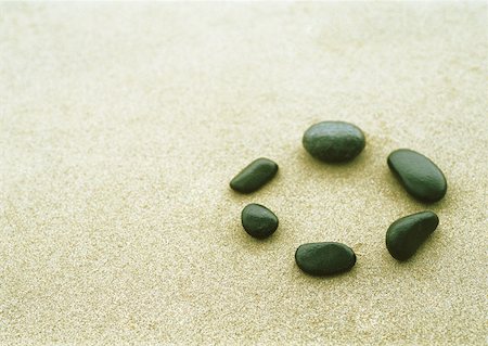 Pebbles in circle on beach Stock Photo - Premium Royalty-Free, Code: 632-01158829