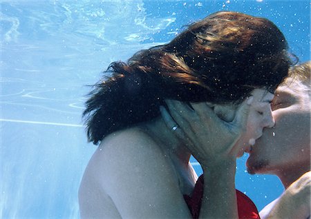 Couple kissing underwater, close-up Foto de stock - Sin royalties Premium, Código: 632-01150282