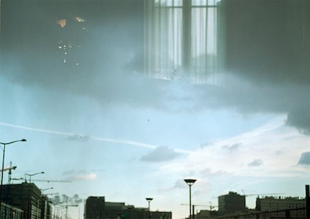 suburban sky - Ligne de toit et reflet de la fenêtre Photographie de stock - Premium Libres de Droits, Code: 632-01150448