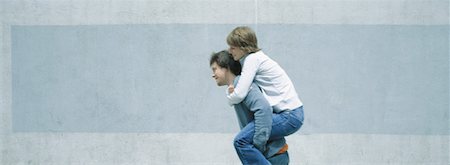 friend playing piggyback - Young man carrying young woman piggyback Stock Photo - Premium Royalty-Free, Code: 632-01152700