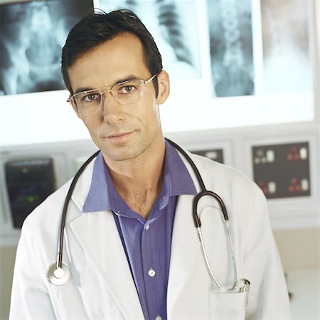 simsearch:632-03651926,k - Male doctor in x-ray lab Stock Photo - Premium Royalty-Free, Code: 632-01152775