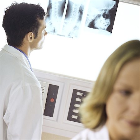 doctor looking at xray - Doctors in x-ray lab Stock Photo - Premium Royalty-Free, Code: 632-01152771