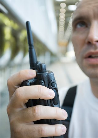 responsible technician - Ouvrier d'usine à l'aide de talkie walkie Photographie de stock - Premium Libres de Droits, Code: 632-01162299
