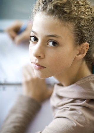 Preteen girl doing homework, portrait Foto de stock - Sin royalties Premium, Código: 632-01193835