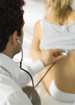 simsearch:632-03516718,k - Doctor examining girl with stethoscope Foto de stock - Sin royalties Premium, Código: 632-01193838