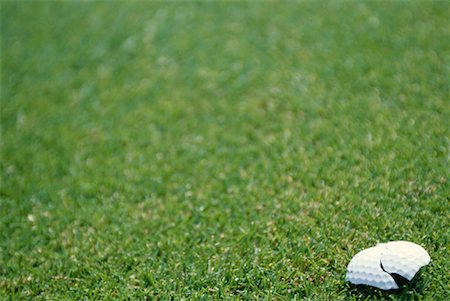 simsearch:632-01234708,k - Crushed golf ball on grass Foto de stock - Sin royalties Premium, Código: 632-01234708