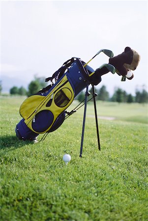 Golf bag propped up on golf course Fotografie stock - Premium Royalty-Free, Codice: 632-01234703