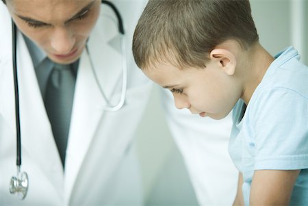 pediatric doctor boy exam - Doctor speaking to little boy Stock Photo - Premium Royalty-Free, Code: 632-01277653