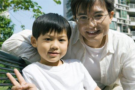 simsearch:696-03401226,k - Father and son, boy making "v" sign with fingers Stock Photo - Premium Royalty-Free, Code: 632-01270660