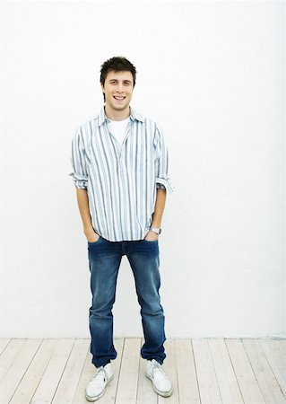 simsearch:632-01271583,k - Young man standing with hands in pockets, full length portrait Foto de stock - Royalty Free Premium, Número: 632-01270925