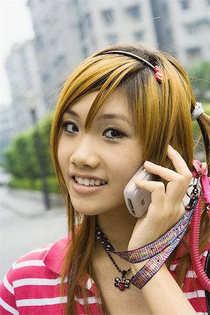 simsearch:632-01271797,k - Teenage girl using cell phone Stock Photo - Premium Royalty-Free, Code: 632-01270978