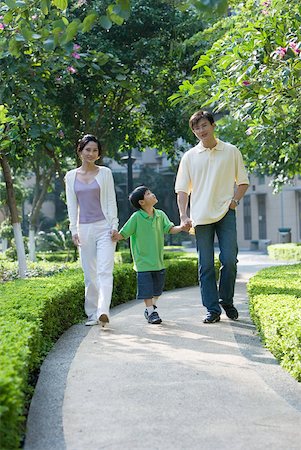 Boy walking hand in hand with parents, full length Stock Photo - Premium Royalty-Free, Code: 632-01271168
