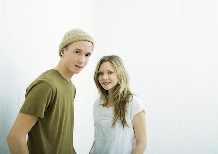 simsearch:632-01271583,k - Young couple looking at camera, portrait, white background Foto de stock - Royalty Free Premium, Número: 632-01271457