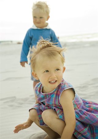 simsearch:632-01150360,k - Two toddlers on beach Fotografie stock - Premium Royalty-Free, Codice: 632-01272014