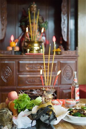 Food, incense and candles on table as religious offering Foto de stock - Sin royalties Premium, Código: 632-01612547