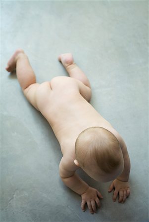 Naked baby crawling on floor, full length, viewed from directly above Stock Photo - Premium Royalty-Free, Code: 632-01636935