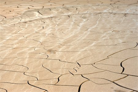 desert dry earth - Cracked dry soil, full frame Stock Photo - Premium Royalty-Free, Code: 632-01638027