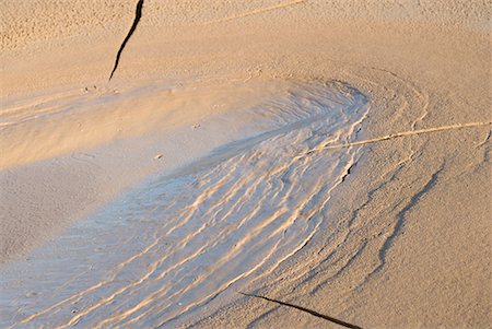 dry earth texture - Drying puddle in cracking soil, full frame Stock Photo - Premium Royalty-Free, Code: 632-01638030