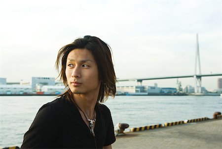 simsearch:696-03395430,k - Young Japanese man standing by Tempozan Harbour, Osaka, Japan Foto de stock - Royalty Free Premium, Número: 632-02344452