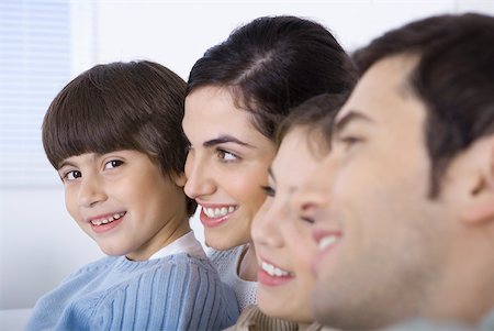 simsearch:695-03380681,k - Young boy spending time with his family, smiling at camera Foto de stock - Royalty Free Premium, Número: 632-02345216