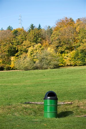 simsearch:632-05817158,k - Garbage can in park Stock Photo - Premium Royalty-Free, Code: 632-02690398