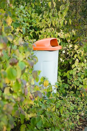 simsearch:632-05817158,k - Garbage can in woods Stock Photo - Premium Royalty-Free, Code: 632-02690429