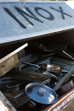 ferraille - Pile metal Scrap avec les objets mis au rebut en acier inoxydable Photographie de stock - Premium Libres de Droits, Code: 632-02690453