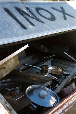 Scrap metal pile with discarded stainless steel objects Foto de stock - Sin royalties Premium, Código: 632-02690453