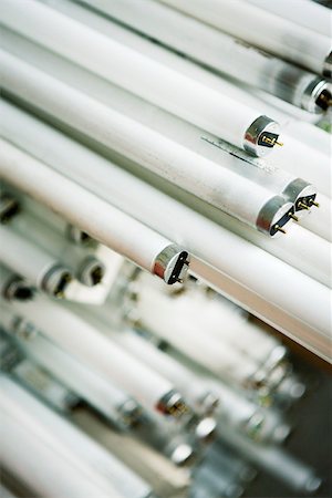 rifiuti tossici - Fluorescent light bulbs, full frame Fotografie stock - Premium Royalty-Free, Codice: 632-02690475