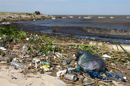 environmental pollution of garbage - Trash washed up along shore Stock Photo - Premium Royalty-Free, Code: 632-02745034