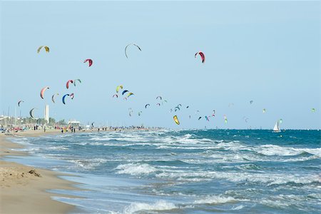 Kitesurfing competition at beach Foto de stock - Sin royalties Premium, Código: 632-02745219