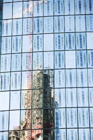 simsearch:632-06118218,k - Steel and glass high skyscraper, reflection of crane above nearby building under construction, cropped Foto de stock - Sin royalties Premium, Código: 632-02885237