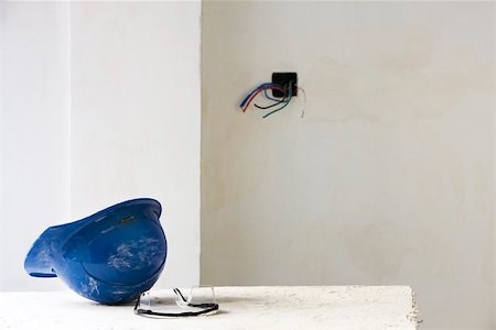 electrical cord nobody - Hard hat on table in unfinished room Stock Photo - Premium Royalty-Free, Code: 632-02885385