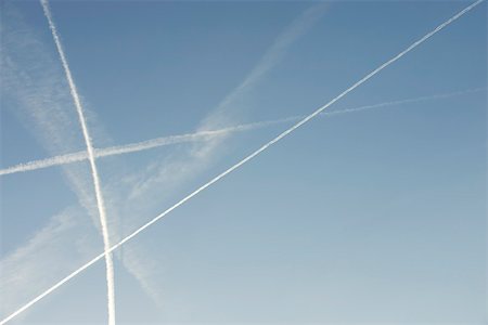 simsearch:632-06118588,k - Vapor trails in sky Stock Photo - Premium Royalty-Free, Code: 632-03027478