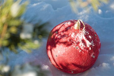 simsearch:632-03027631,k - Red Christmas ornament on snowy ground Stock Photo - Premium Royalty-Free, Code: 632-03027646