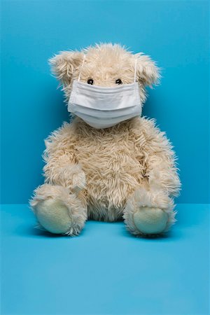 Teddy bear wearing flu mask Stock Photo - Premium Royalty-Free, Code: 632-03083376