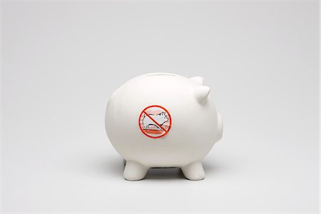 pig bank - Swine flu concept, piggy bank with "no pigs" symbol on side Foto de stock - Sin royalties Premium, Código: 632-03083392